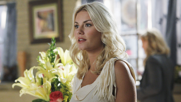 Actress Elisha Cuthbert stars in "Happy Endings."