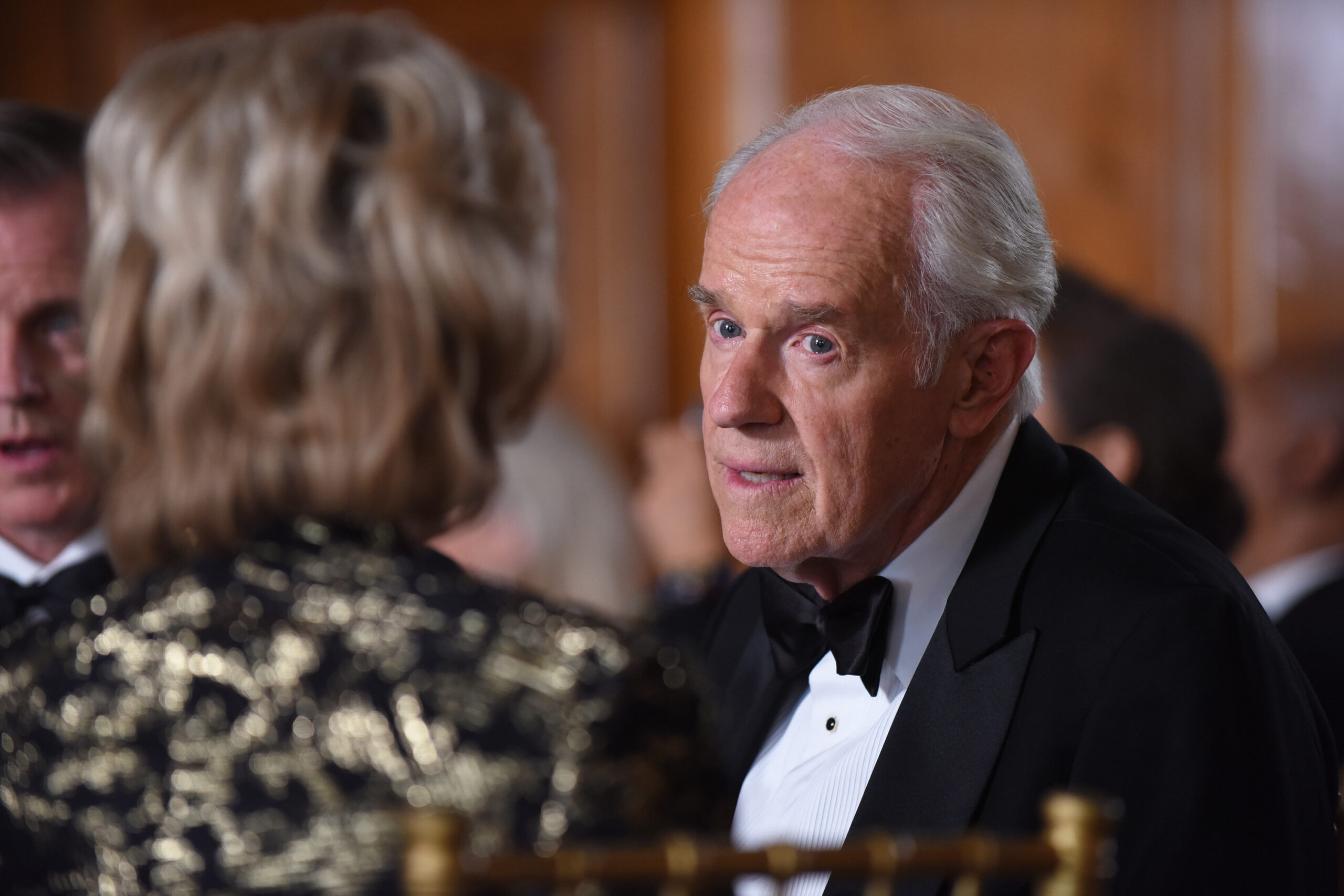 Mike Farrell Stars in The Assassination of Gianni Versace on FX Networks