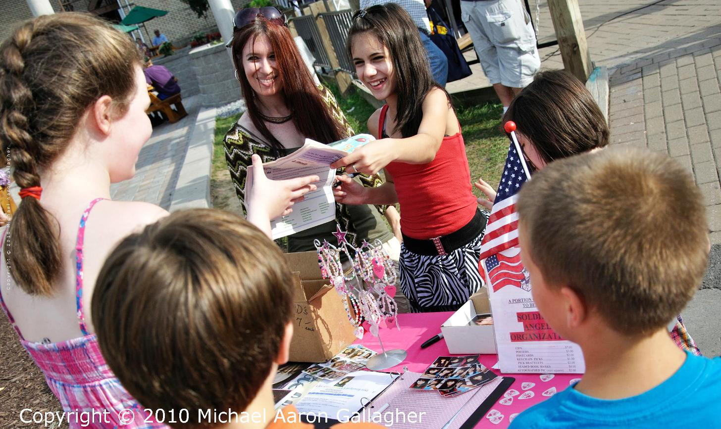 Aviella Winder signs autographs at the New York State Fair by Michael Aaron Gallagher