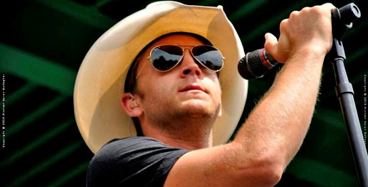 Justin Moore performs at the New York State Fair. Photo by Michael Aaron Gallagher of StayFamous.Net.